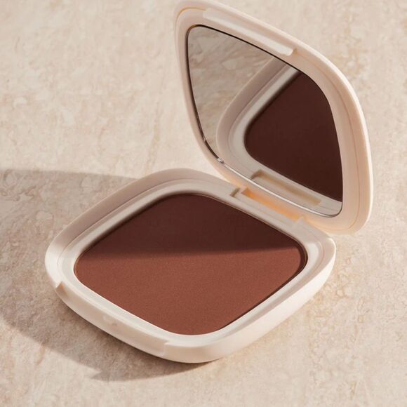Vesca Kissed by Soft Matte Bronzing Powder in Maldives, rich neutral undertones - Picture 1 of 6